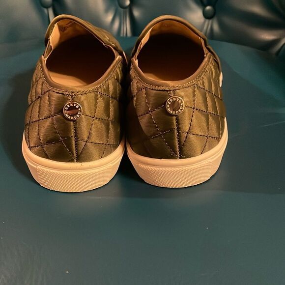NWOT Steve Madden Quilted Slip-On Shoes - Picture 2 of 8